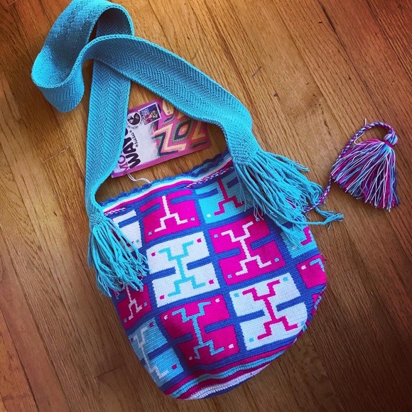 NWT Wayuu Hand-Woven Boho Pompom Tote - Picture 9 of 9